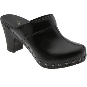 Excellent Condition Dansko Clogs